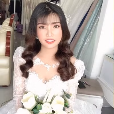 Cũng chính bởi diện mạo này mà Quách Thị Kim Phượng gặp nhiều khó khăn trong cuộc sống vì bị chồng bỏ, phải làm mẹ đơn thân khi còn trẻ và không kiếm được việc làm.