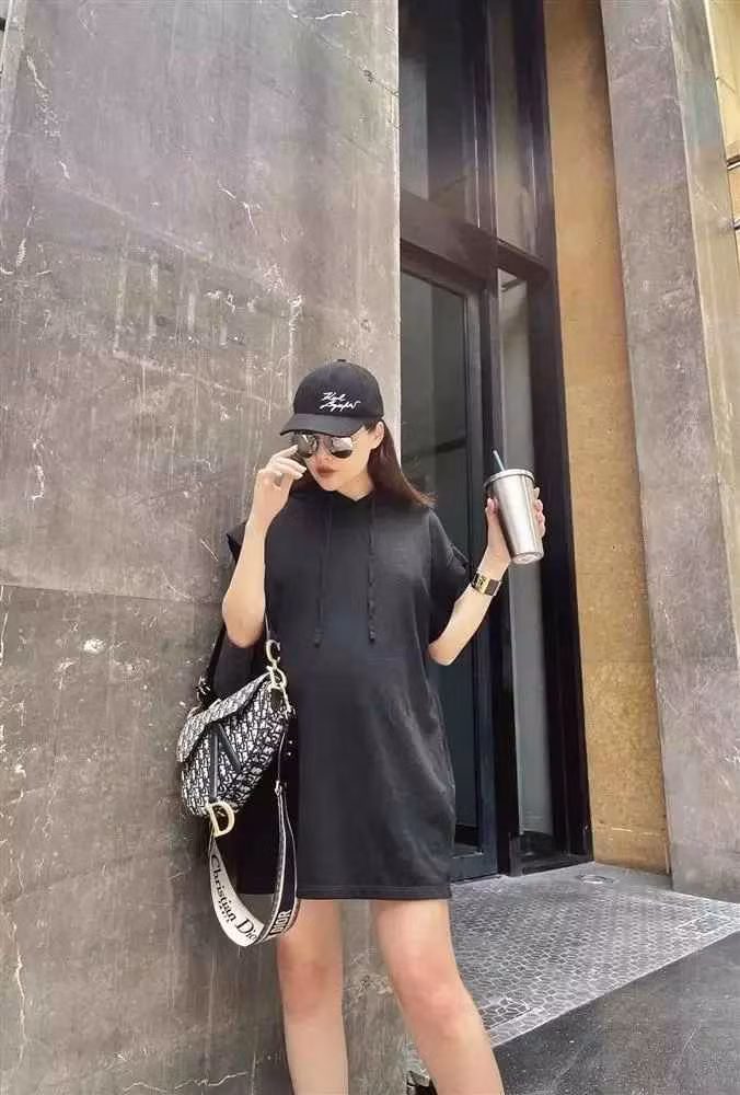 Phanh Lee cũng là dân chơi hàng hiệu thứ thiệt, đặc biệt là túi xách. Lục lại tủ đồ của nữ diễn viên sẽ thấy cô cũng là tín đồ của Chanel.