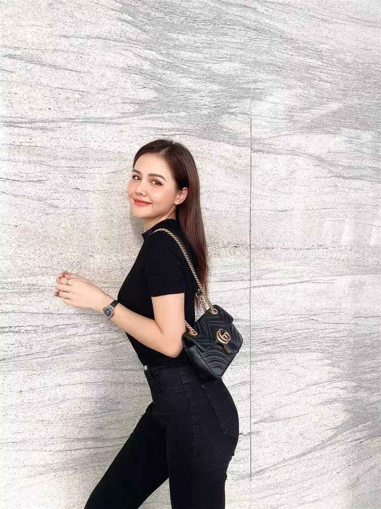 Ngoài Phanh Lee, nhiều sao Việt như Minh Hằng, "Cô Em Trendy" Khánh Linh, Phượng Chanel, Tóc Tiên, Ngọc Trinh, Châu Bùi... cũng sở hữu túi xách Chanel hơn 130 triệu.