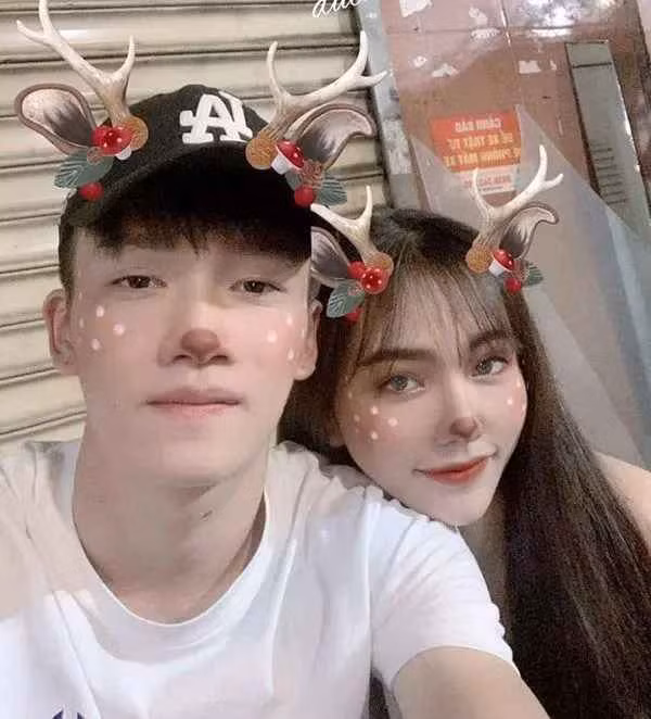 Thành công trên sân cỏ, Hoàng Đức còn có chuyện tình cảm tốt đẹp. Bạn gái của tiền vệ này là Nguyễn Gia Hân, sinh năm 1997, hơn anh 1 tuổi.