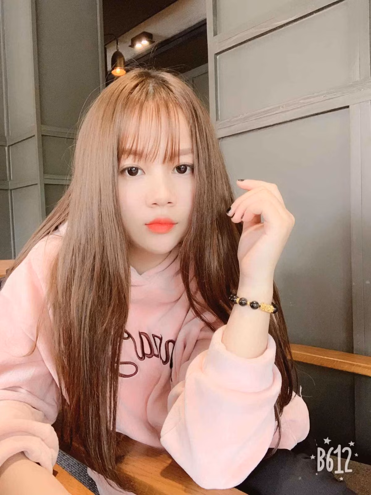 Thu Uyên không quá nổi bật và không hoạt động trên mạng xã hội nhiều như các nàng WAGs khác nhưng vẫn được quan tâm bởi gương mặt thanh tú cùng đôi mắt to tròn.