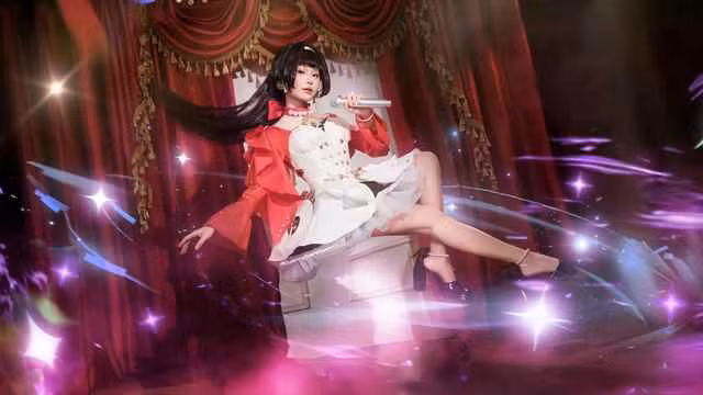 Nữ cosplayer Chang Dory đã và đang tạo nên cơn sốt trên mạng xã hội nhờ vào những màn biến hình đầy ấn tượng, nếu không muốn nói là "hiếm có khó tìm".