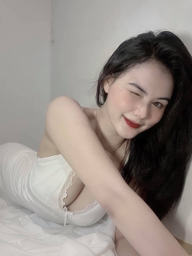 Hot girl Nha Trang ten la, body dep mien che
