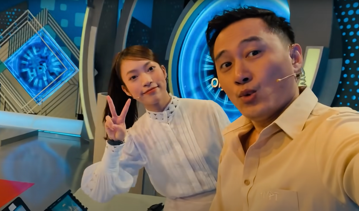 Ngoài những lời tự nhận xét về bản thân, trong vlog của Khánh Vy người bạn dẫn Đường lên đỉnh Olympia cùng cô là Ngọc Huy cũng đưa ra ý kiến từ cá nhân khi được làm việc với cô nàng.