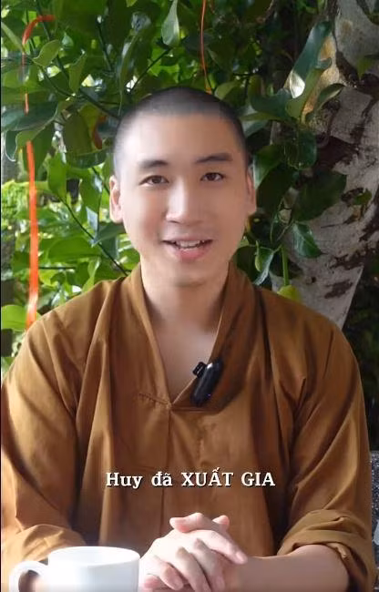 Ngoài sở hữu rất nhiều video triệu views, Huy Cung cũng gây chú ý khi tham gia chương trình truyền hình như Vì Yêu Mà Đến và Sao Nhập Ngũ.