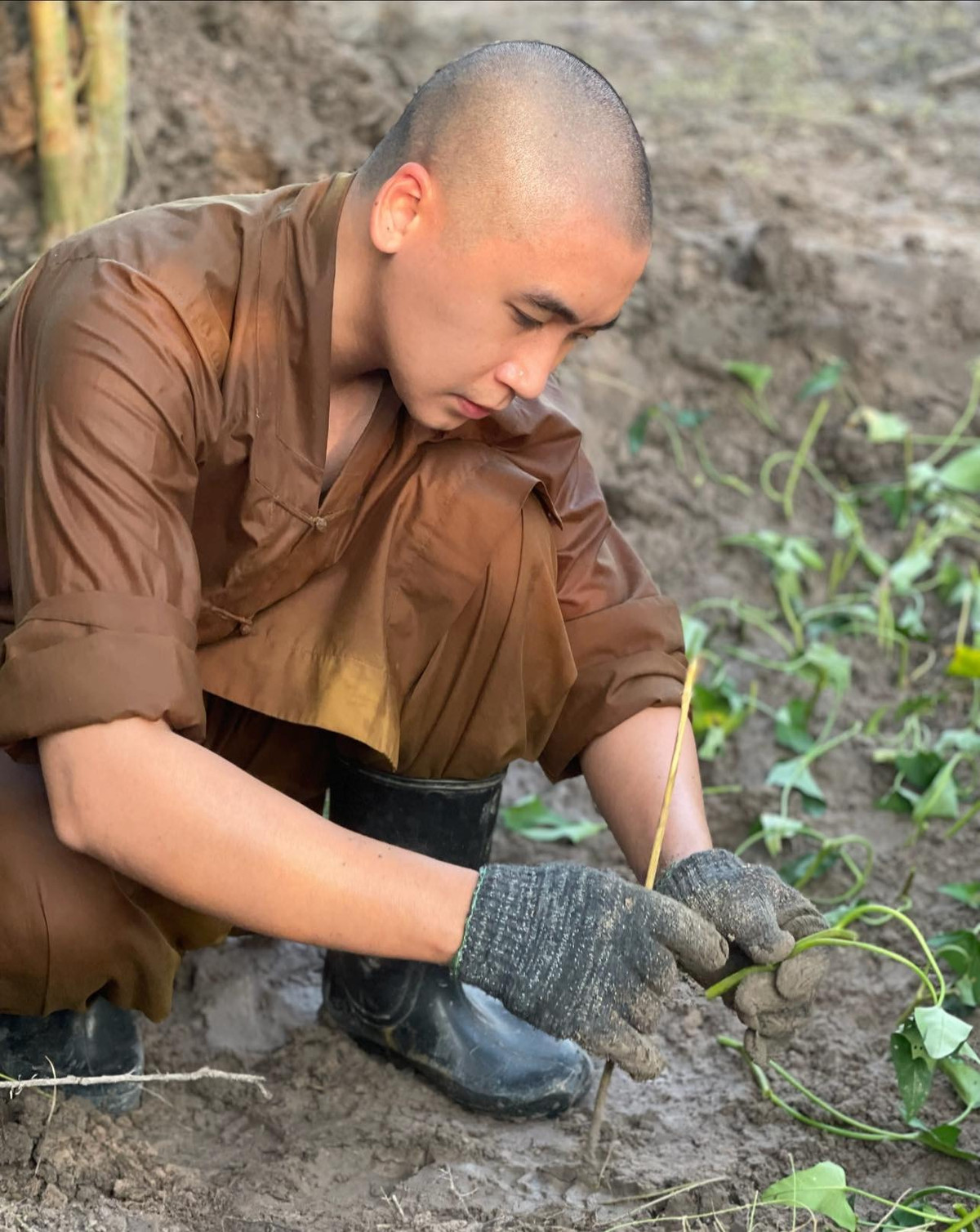 Nhìn ngoại hình Huy Cung ở hiện tại, không có nhiều thay đổi so với trước kia.