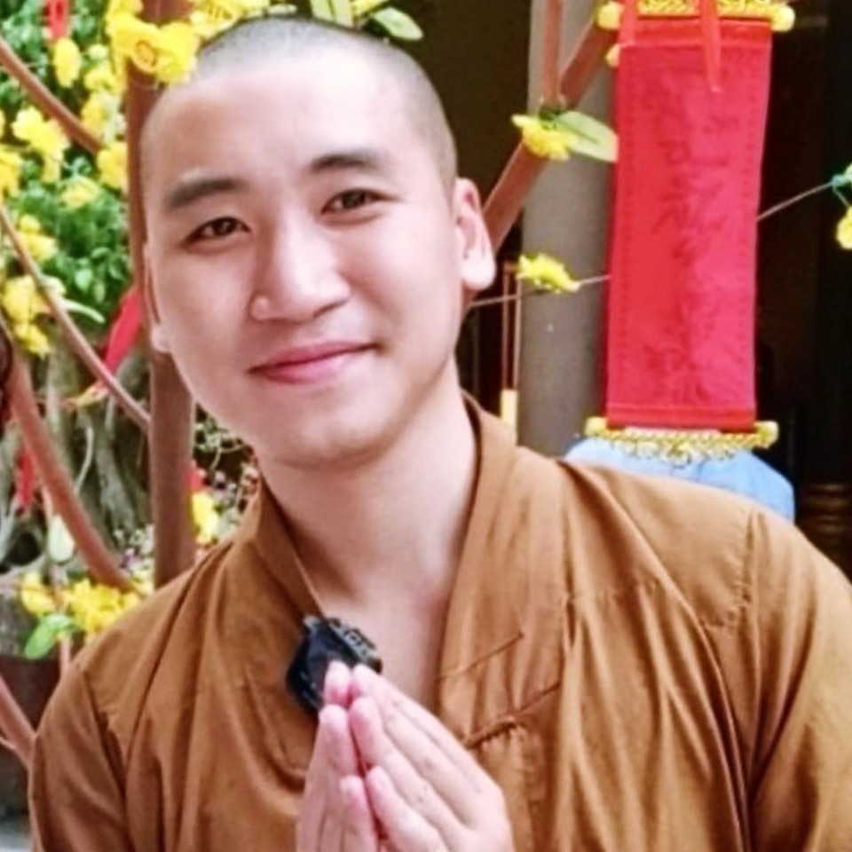 Đáp trả những tin đồn, Huy Cung im lặng và âm thầm chứng minh hai người đến với nhau vì tình yêu qua những hành động ngọt ngào dành cho vợ.