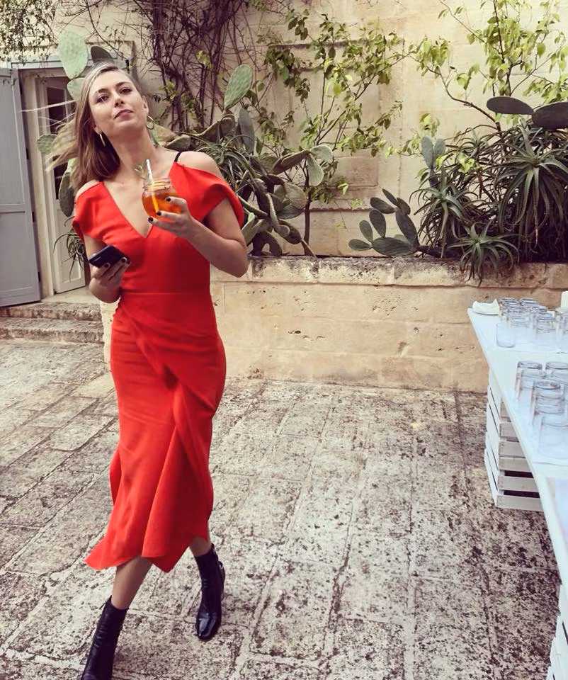 Chưa hết, Sharapova tiết lộ thêm "Tôi muốn xem các VĐV trẻ tranh tài, chứng kiến họ tỏa sáng như lúc này. Tôi nghĩ US Open là giải tennis đầu tiên tôi góp mặt kể từ khi giải nghệ. Cảm xúc hiện tại của tôi rất đặc biệt".