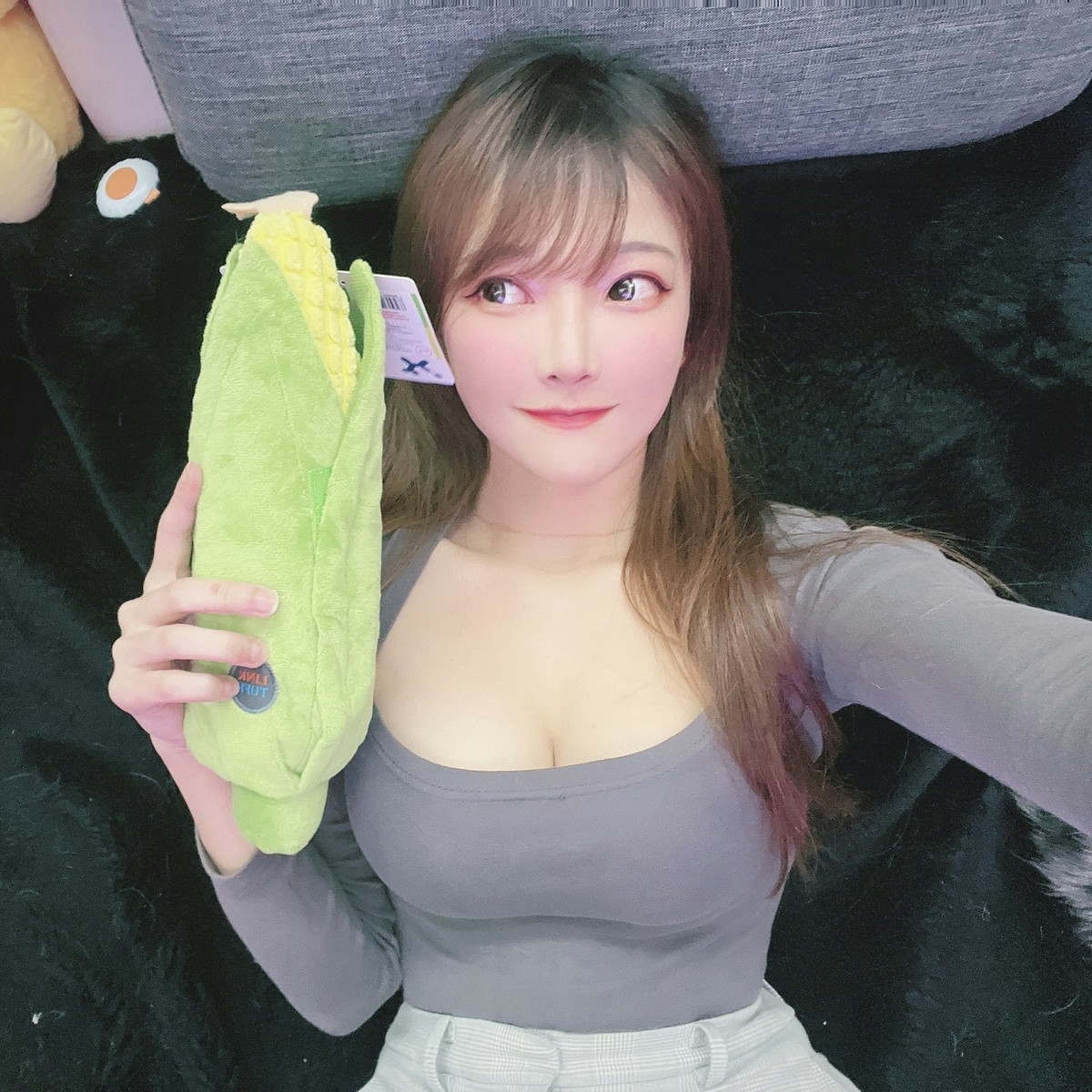 Trên trang cá nhân, DenKa vẫn tiếp tục cống hiến cho những fan của mình những bộ ảnh cosplay ngắm là mê.