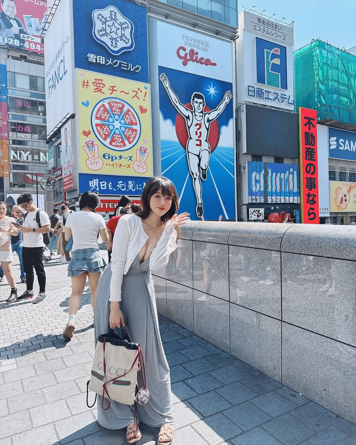 DenKa cho biết, do cô phát triển cơ thể sớm nên đã sớm tham gia chụp các bộ ảnh này khi còn rất trẻ, nhưng không ngờ rằng vài năm sau, bộ ảnh lại bị rò rỉ và mang tới rất nhiều hiệu ứng tiêu cực cho nàng hot girl.