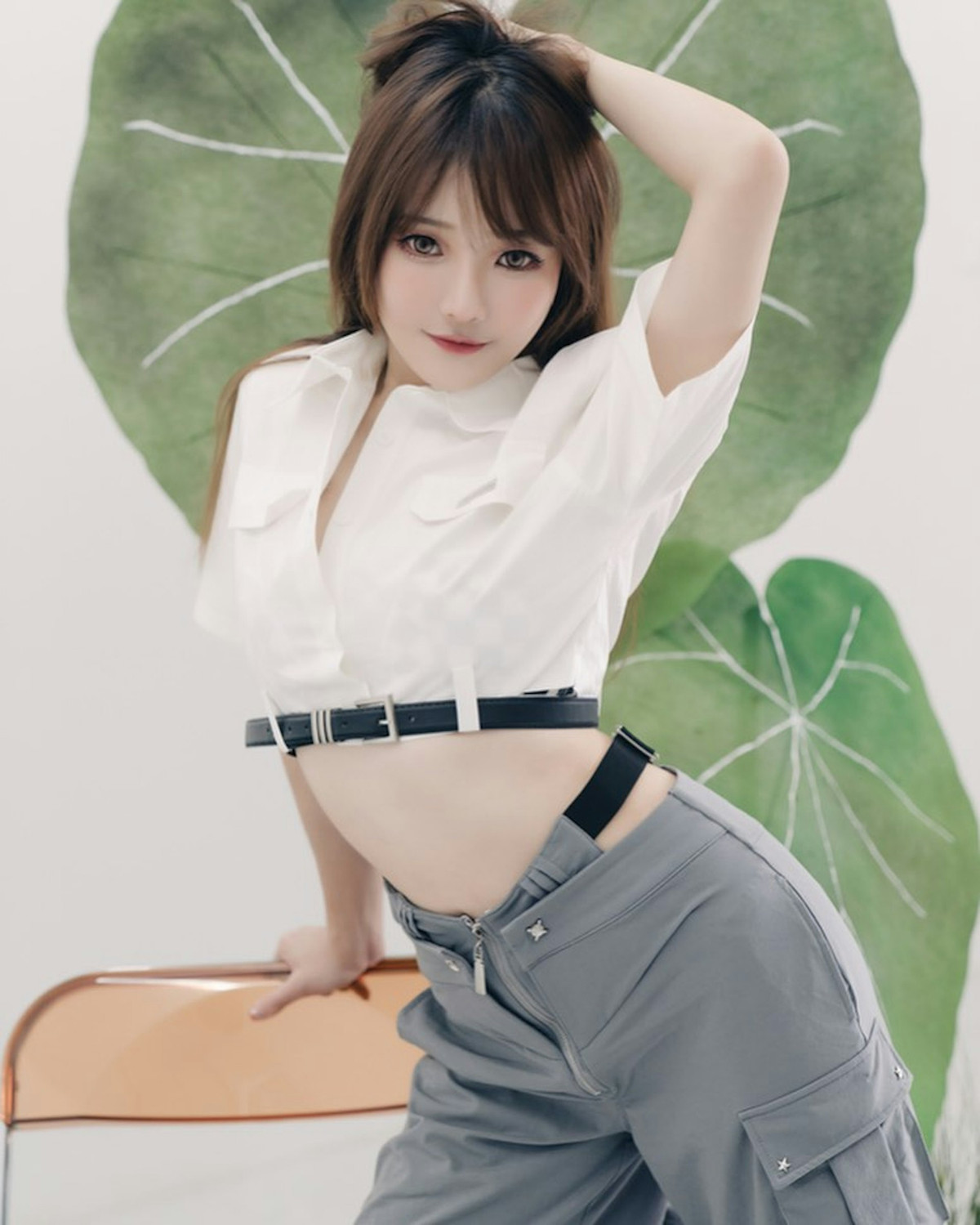 Khi được hỏi liệu có cảm thấy may mắn vì đã vượt qua cú sốc, nàng hot girl thừa nhận tuổi trẻ dại khờ, gặp sai người, sai thời điểm, phải trả giá bằng cả những năm tháng tuổi xuân.