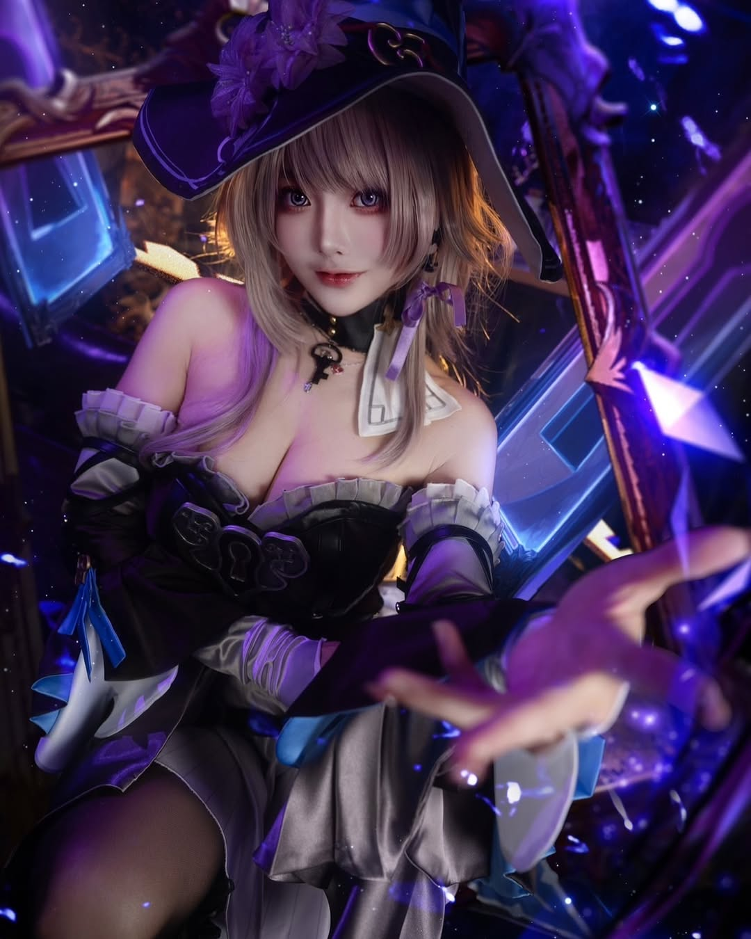 ù được mệnh danh là “Nữ hoàng cosplay” DenKa nhờ gương mặt ngọt ngào, thân hình nóng bỏng và phong cách ăn mặc táo bạo, ít ai biết rằng cô từng là nạn nhân trong một vụ việc lạm dụng hình ảnh gợi cảm trong quá khứ.