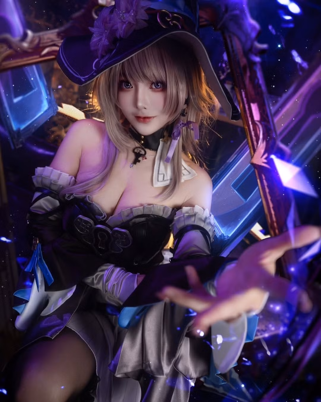 ù được mệnh danh là “Nữ hoàng cosplay” DenKa nhờ gương mặt ngọt ngào, thân hình nóng bỏng và phong cách ăn mặc táo bạo, ít ai biết rằng cô từng là nạn nhân trong một vụ việc lạm dụng hình ảnh gợi cảm trong quá khứ.