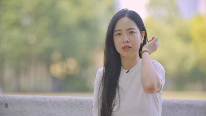 Ngoại hình xinh đẹp giúp cô nàng 9X này trở nên thu hút mỗi khi lên sóng cùng dàn BTV, MC nam của VTV.