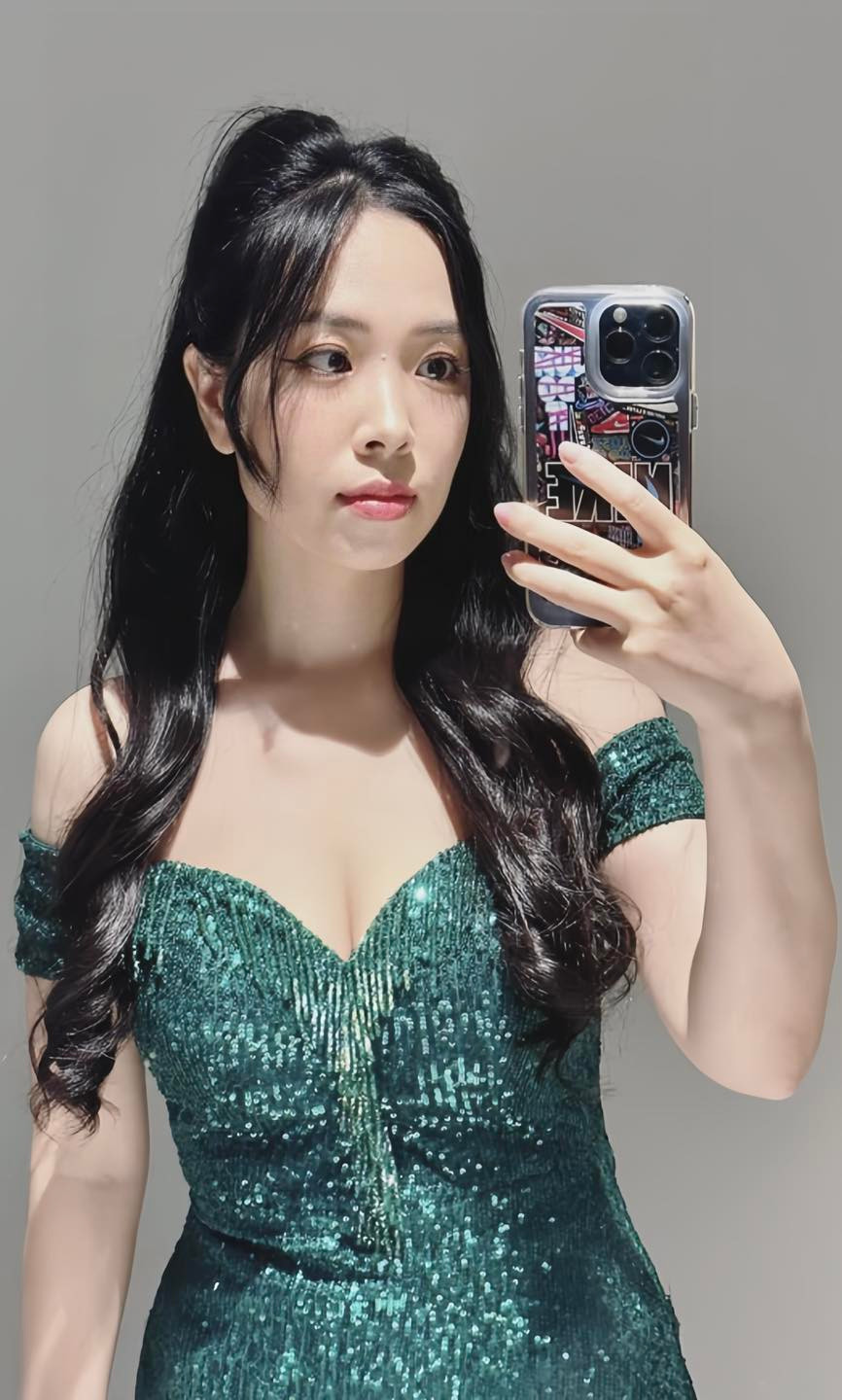 Với nhiều người Nhung Anh là gương mặt không quá xa lạ nhưng mỗi lần xuất hiện, cô nàng đều đem đến sự mới mẻ.