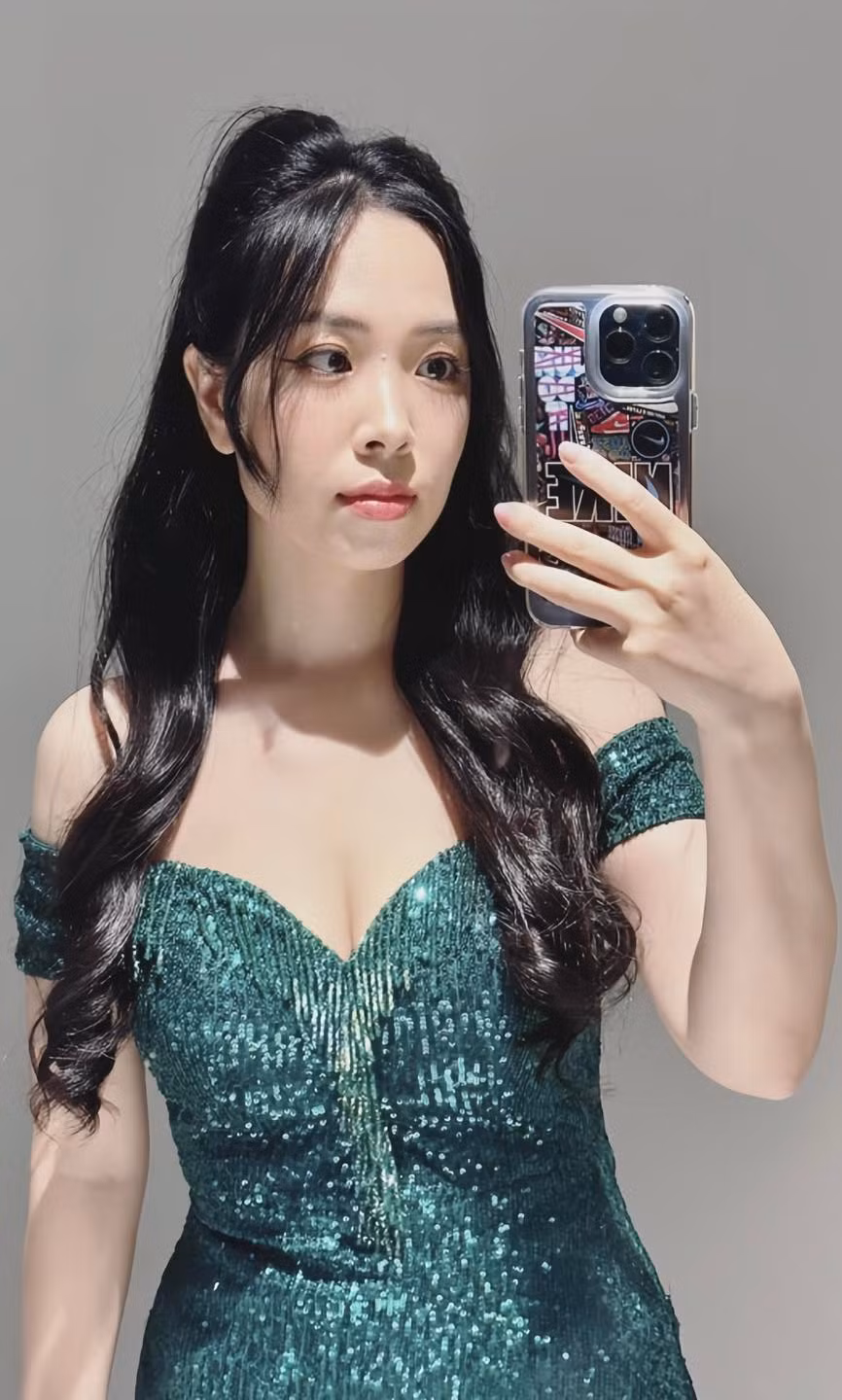 Với nhiều người Nhung Anh là gương mặt không quá xa lạ nhưng mỗi lần xuất hiện, cô nàng đều đem đến sự mới mẻ.