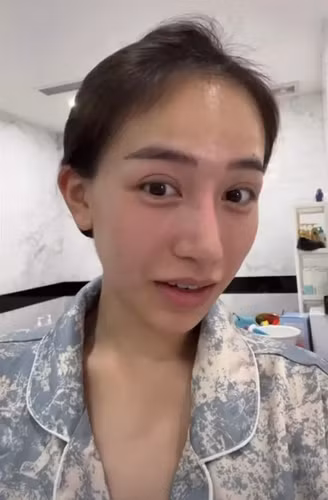 Zoom cận chiếc mũi ở góc chính diện và góc nghiêng, Joyce Phạm khẳng định mũi mình không hề bị "lỗi" gì cả.