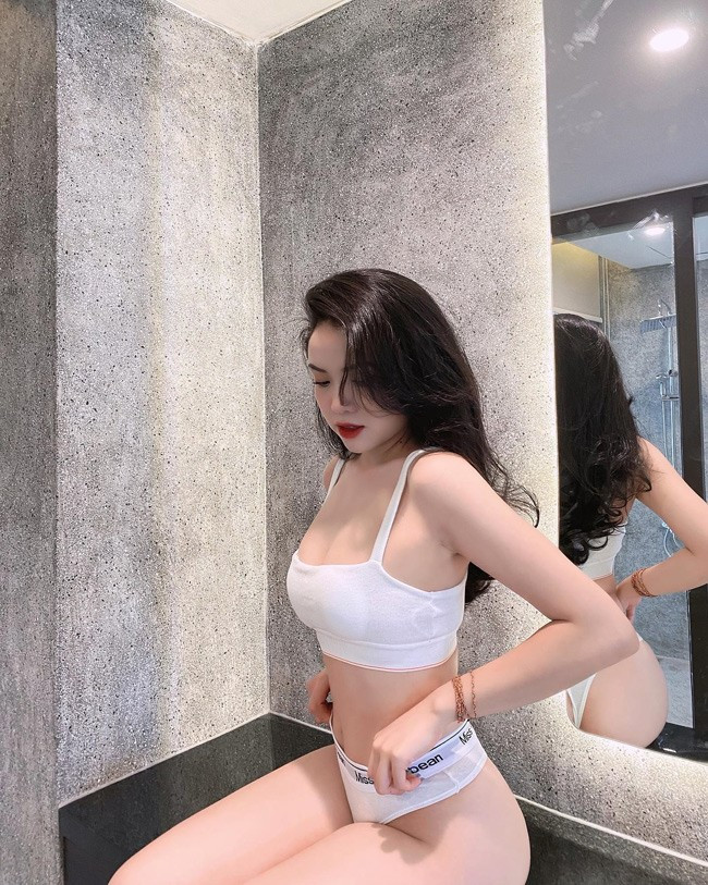 Thiện Mỹ nhận được nhiều lời khen bởi gu mặc nữ tính, phong cách trẻ trung, quyến rũ.