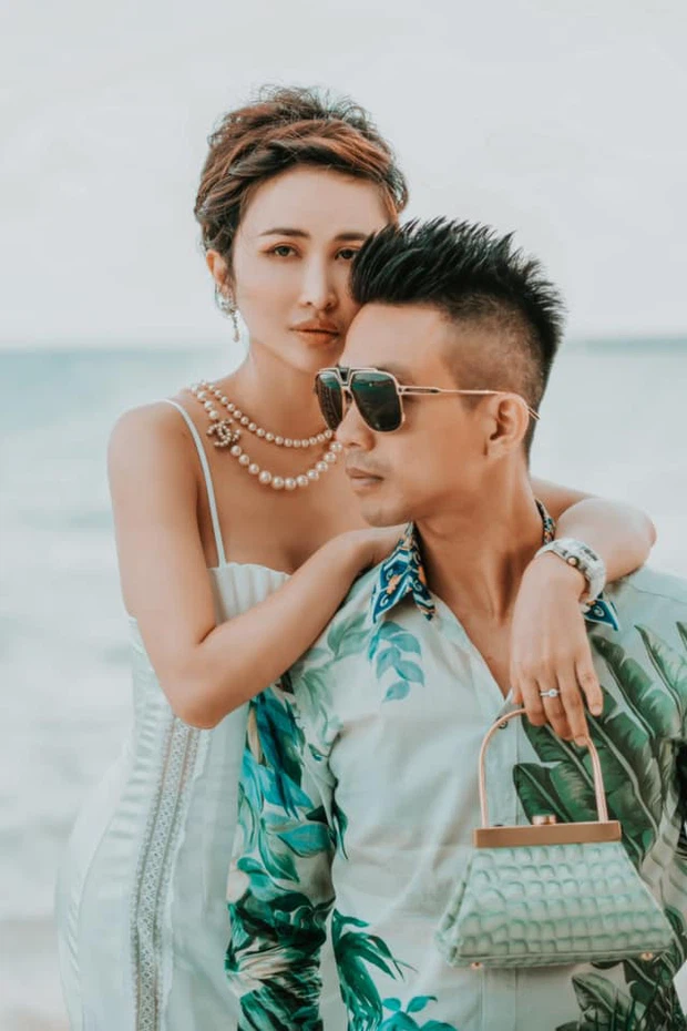 Nói về khoản "sống ảo" thì vợ 2 Minh Nhựa chắc chắn phải xếp hàng đầu cõi mạng. Không chỉ đăng những bức ảnh "so deep", Mina Phạm còn không quên quên đính kèm caption.