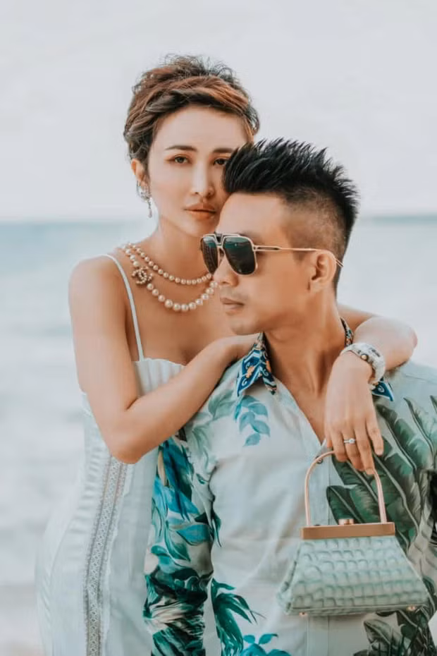 Nói về khoản "sống ảo" thì vợ 2 Minh Nhựa chắc chắn phải xếp hàng đầu cõi mạng. Không chỉ đăng những bức ảnh "so deep", Mina Phạm còn không quên quên đính kèm caption.