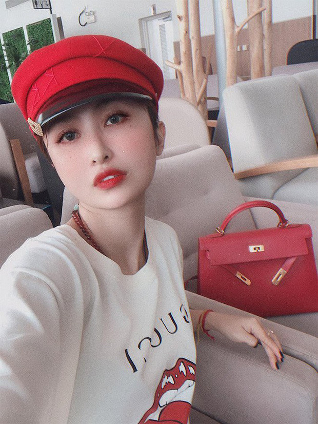 Phần lớn caption mà Mina Phạm sử dụng đều là đi cop nhưng kể ra, việc sưu tầm được ngần ấy status cũng tốn không ít công sức.