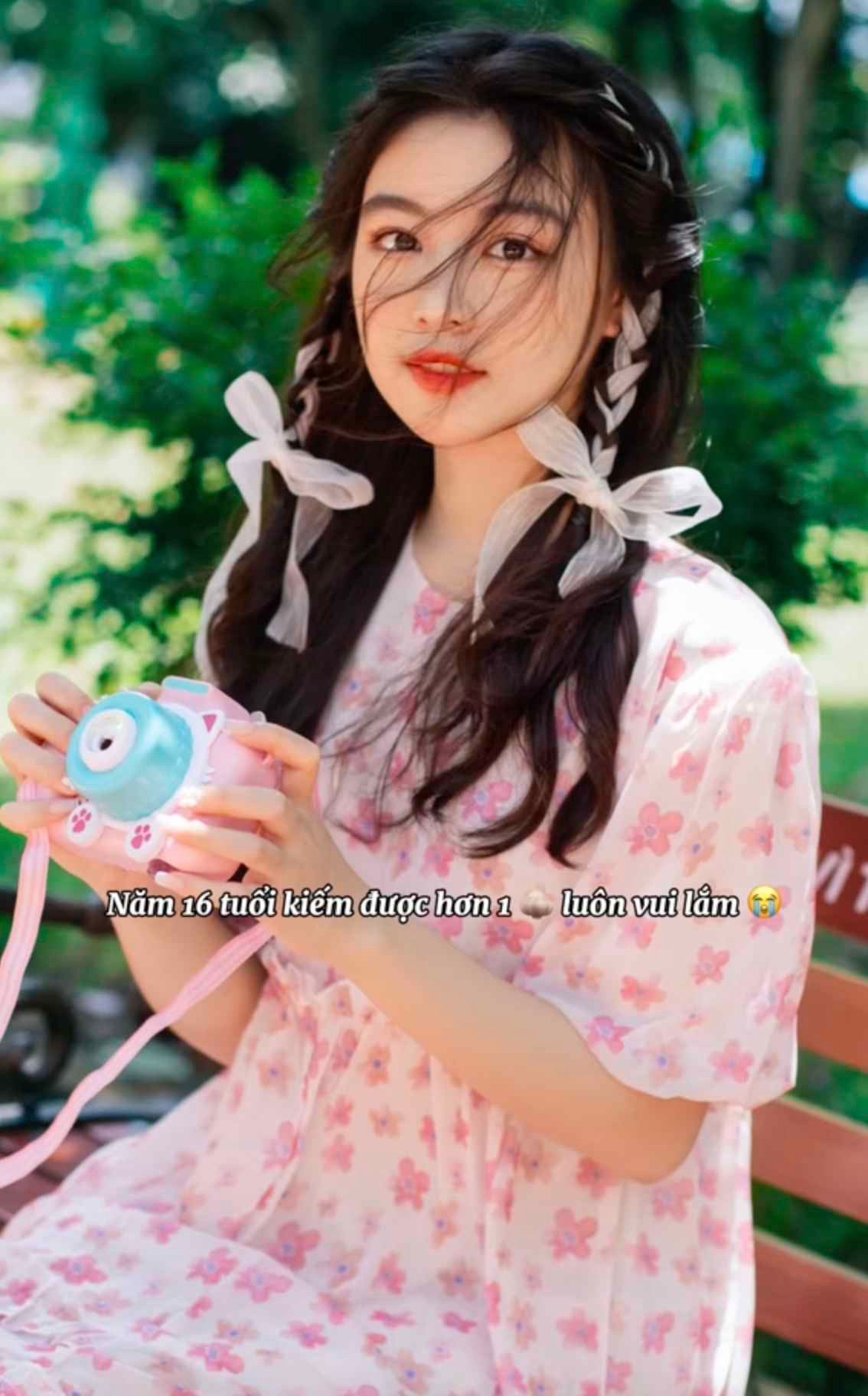 Đứng trước những bình luận tiêu cực hướng về mình, mới đây Lọ Lem đã lần đầu tiên tiết lộ hết những gì đã làm năm 3 tuổi đến giờ để sở hữu khối tài sản khủng hiện tại.