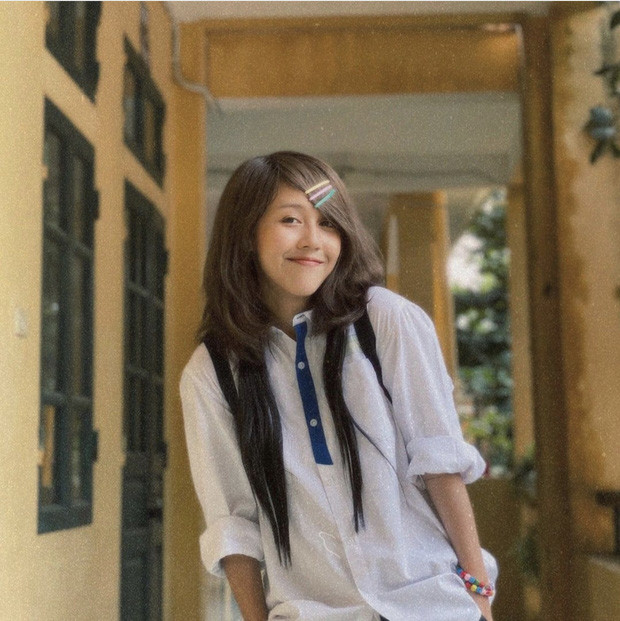 Bên cạnh khoảnh khắc nghiêm túc tập luyện trong quân ngũ, Youtuber Hậu Hoàng còn được ship nhiệt tình với Mũi trưởng Long (Mũi trưởng Mũi đặc công - Thượng úy Nguyễn Việt Long).