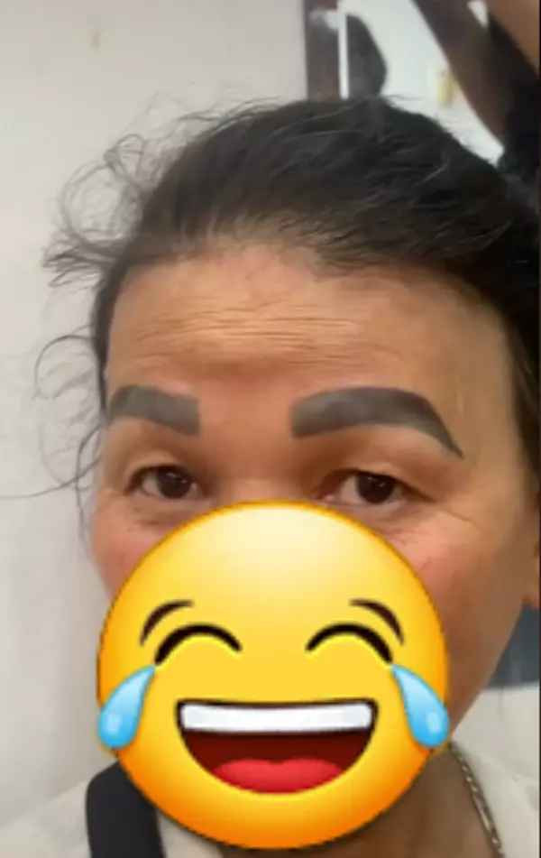 Bài đăng về vụ cấy lông mày thảm hoạ lập tức nhận về hơn 16k lượt cảm xúc, gần 4.000 bình luận và chia sẻ.