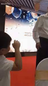 Điều này làm nhiều người không khỏi thắc mắc, có quyền làm chủ của khối tài sản khổng lồ như thế thiếu gia con chung giữa bà Nguyễn Phương Hằng và Huỳnh Uy Dũng có suy nghĩ gì?