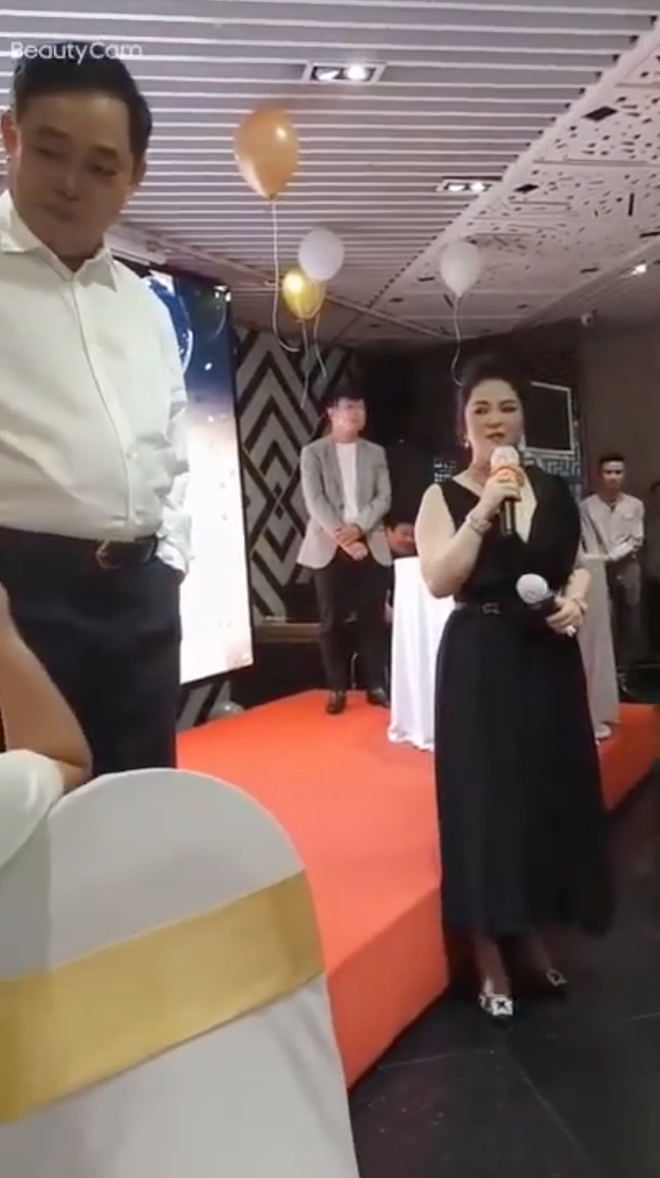 Không phụ sự tò mò của netizen, mới đây một clip nữ CEO khu du lịch Đại Nam kể chuyện vui trong sinh nhật trước đây của thiếu gia nhỏ đã được đào lại.