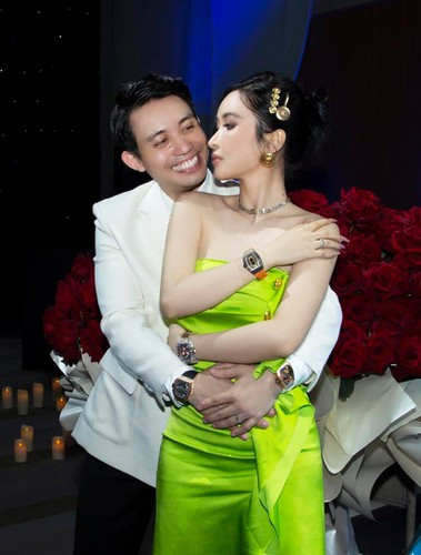 Tuy nhiên, để giữ lửa gia đình Mina Phạm chẳng ngần ngại "cưa sừng làm nghé".