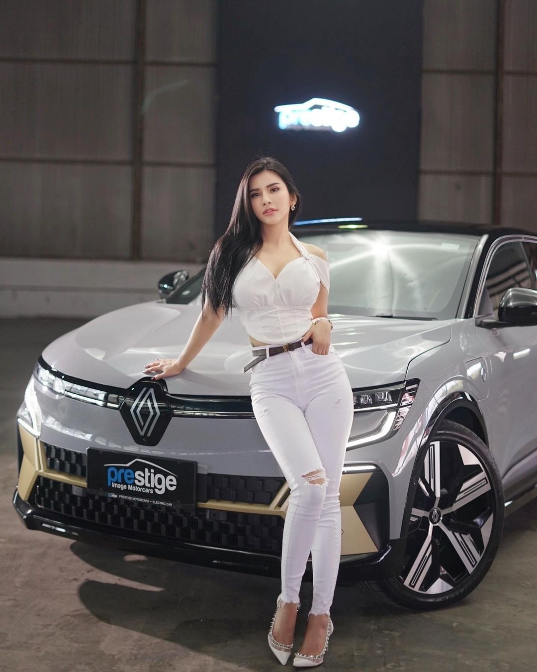 Theo Maria Vania chơi nhiều loại hình thể thao để giữ cho vóc dáng được mảnh mai nhưng cân đối, săn chắc và khỏe mạnh. Ngoài ra, thời gian gần đây, khi có thời gian rảnh, cô cũng đánh quần vợt, đi bơi cùng bạn bè.