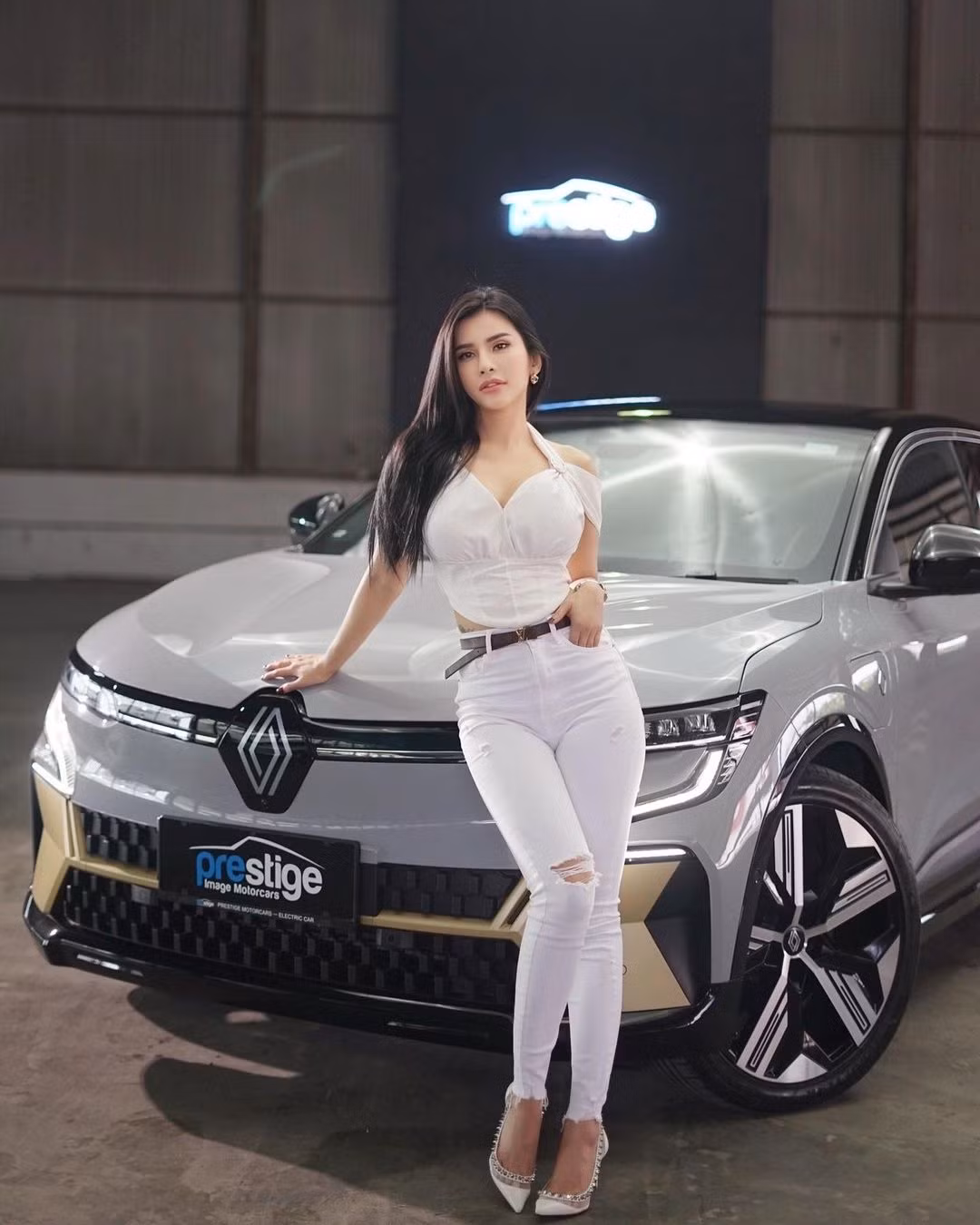 Theo Maria Vania chơi nhiều loại hình thể thao để giữ cho vóc dáng được mảnh mai nhưng cân đối, săn chắc và khỏe mạnh. Ngoài ra, thời gian gần đây, khi có thời gian rảnh, cô cũng đánh quần vợt, đi bơi cùng bạn bè.