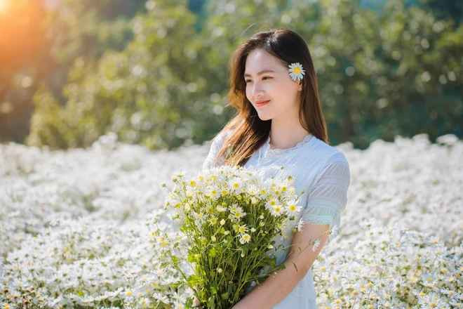 Một lần, chị gái thách thức Mai thử nói "giọng Google" (giọng đọc của AI trên các công cụ Google Translate hay Google Assistant) và cô khiến mọi người kinh ngạc vì cả ngữ điệu lẫn chất giọng đều giống giọng đọc của trí tuệ nhân tạo mà mọi người vẫn nghe ở các clip trên mạng xã hội. Video có đoạn nhái giọng này được đăng lên TikTok và nhận về "bão tim".