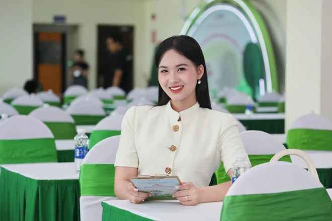 Rất nhiều người tưởng họ đang nghe Google nói, nhiều người khác nhắn tin khen ngợi vì giọng nói đặc biệt của Phương Mai. Nhờ video triệu view đó, cô nàng có cơ hội trở thành Host/Phát thanh viên của kênh FM90 - Tin tức và giao thông Hà Nội. Sau một thời gian, nhiều bác tài nghe radio là nhận ra “chị Mai Google” qua kênh này.