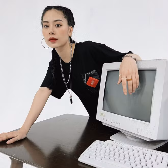 Cách nói chuyện của Mai Âm Nhạc có thể thu hút được các bạn trẻ Gen Z nhưng với những người lớn tuổi, họ cảm thấy khó chịu.