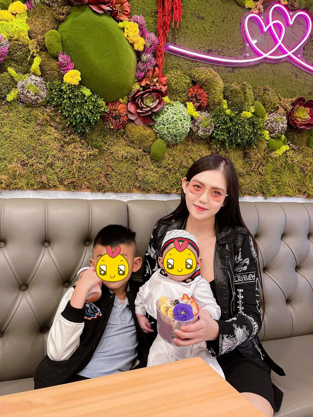 Tiểu Giang từng khẳng định hình ảnh mà cô chia sẻ trên mạng xã hội không khác gì với cuộc sống đời thực vì rich kid rất thích ghi lại các khoảnh khắc hàng ngày.