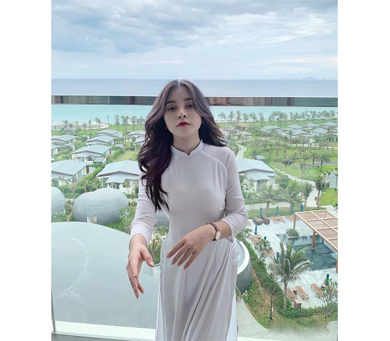 Cách đây ít ngày, Meily Mia làm dân tình không khỏi mê mẩn khi đăng tải lên mạng xã hội hình ảnh diện áo dài trắng thướt tha.