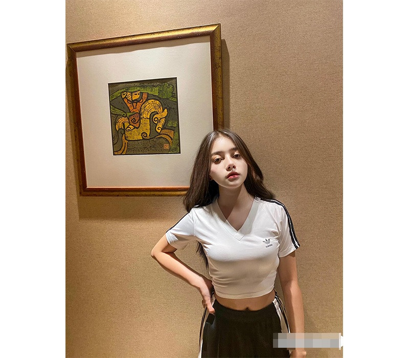 Nhan sắc xinh đẹp cùng vóc dáng cân đôi có thể được coi là một lợi thế lớn ở Meily Mia, giúp cô nàng có được nhiều cơ hội hơn trong việc phát triển sự nghiệp diễn xuất mà bản thân đang theo đuổi.