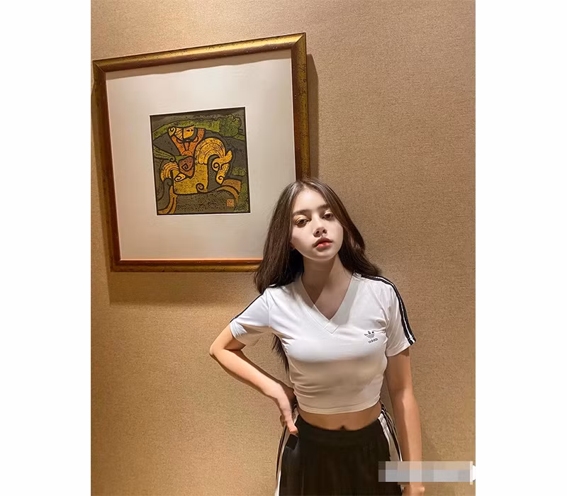 Nhan sắc xinh đẹp cùng vóc dáng cân đôi có thể được coi là một lợi thế lớn ở Meily Mia, giúp cô nàng có được nhiều cơ hội hơn trong việc phát triển sự nghiệp diễn xuất mà bản thân đang theo đuổi.