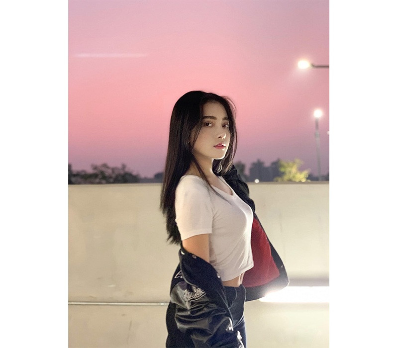 Meily Mia tên thật Nguyễn Thị Hằng là cái tên không còn xa lạ với CĐM. Cô nàng được biết tới là một trong những gương mặt hot girl Hà thành vô cùng nổi bật.