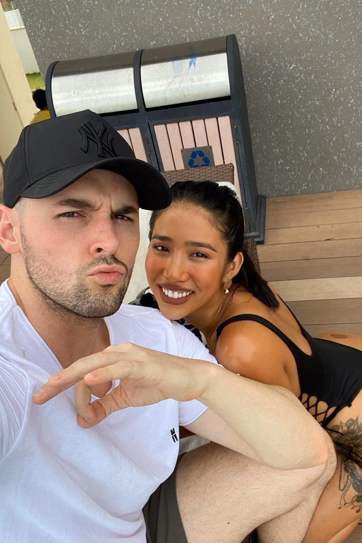 Mặc dù có nhiều khác biệt về lối sống, văn hóa nhưng Dũng Gee và Vy Phạm cố gắng dung hòa, rút ngắn mọi khoảng cách để chung sống hạnh phúc.