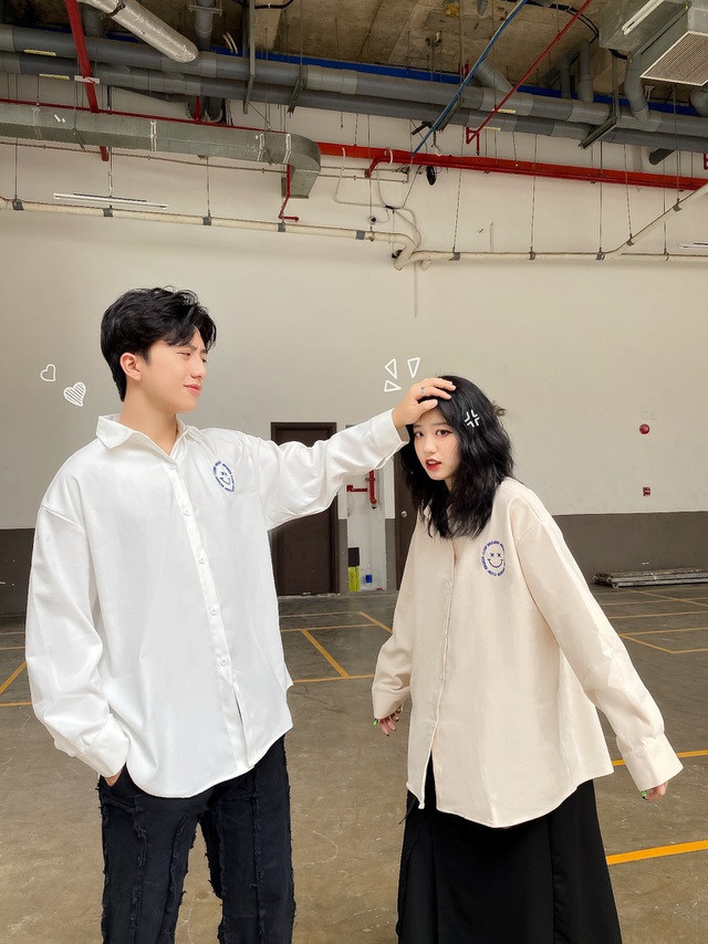 Khải Hưng sinh năm 2002 và Thảo Vy sinh năm 1999. Câu chuyện tình "chị ơi anh yêu em" của cặp đôi từng gây sốt trên mạng xã hội.