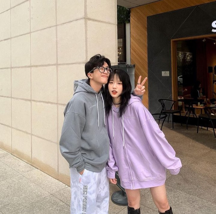 Khải Hưng trong một lần vào Sài Gòn có cơ hội gặp Thảo Vy và đã yêu ngay từ cái nhìn đầu tiên. Vì một người ở Bắc, một người ở Nam nên cặp đôi đã chấp nhận việc yêu xa.