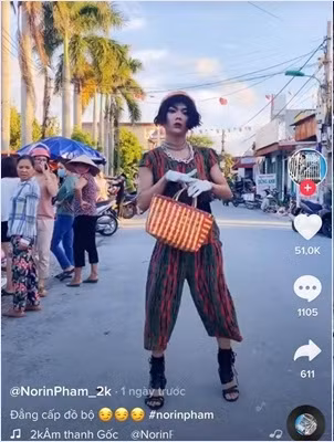 Mấy ngày nay, mạng xã hội bàn tán rôm rả về việc "nên hay không nên mặc đồ bộ ra đường?". Không nằm ngoài thời cuộc, mới đây, "thánh chửi" Phạm Thoại cũng "hùa theo" dân mạng bằng một clip hài hước trên TikTok.