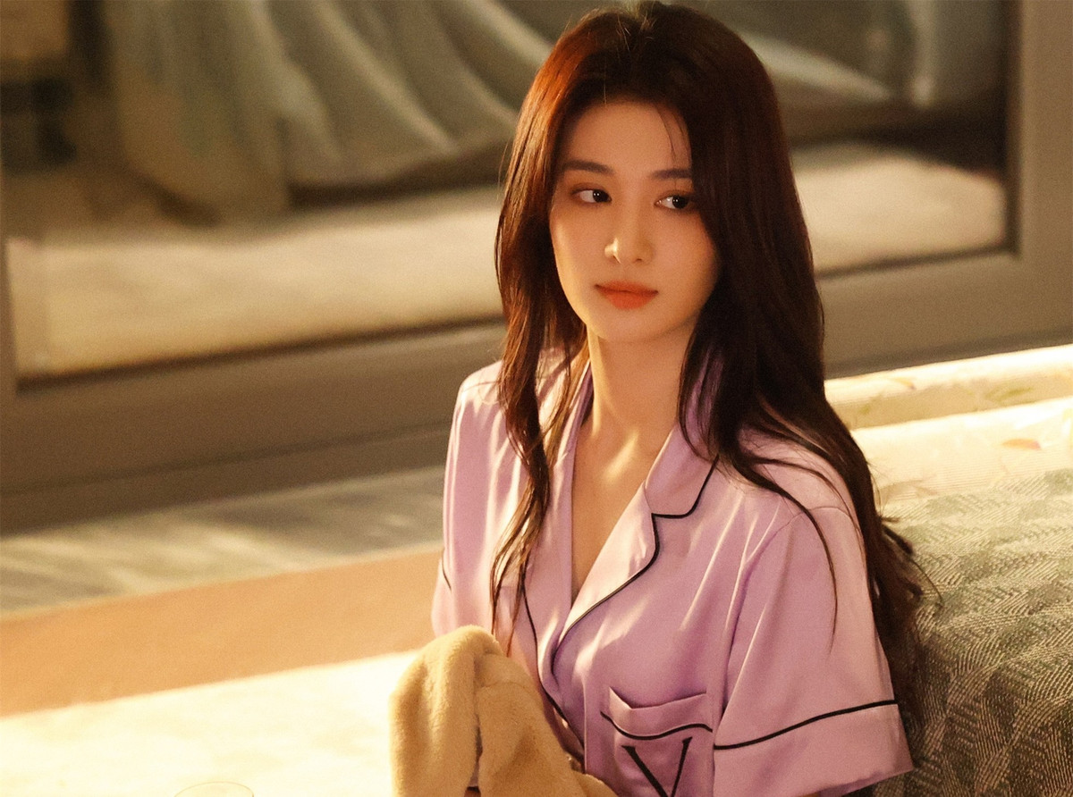 Cụ thể, QQ cho biết Vương Sở Nhiên có khả năng tạo tương tác tốt với bạn diễn, đẹp đôi bên Dương Dương, hay Vương Tử Kỳ, giúp khán giả hào hứng với câu chuyện của cô hơn.