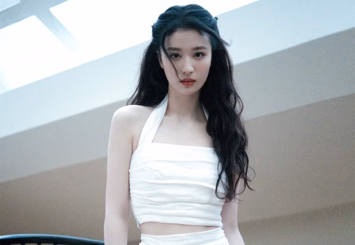 Tuy nhiên, Vương Sở Nhiên cho biết cô và đàn chị có những nét khác nhau. Nữ diễn viên trẻ cũng không muốn bị khán giả nhớ tới nhờ hình ảnh giống Lưu Diệc Phi.