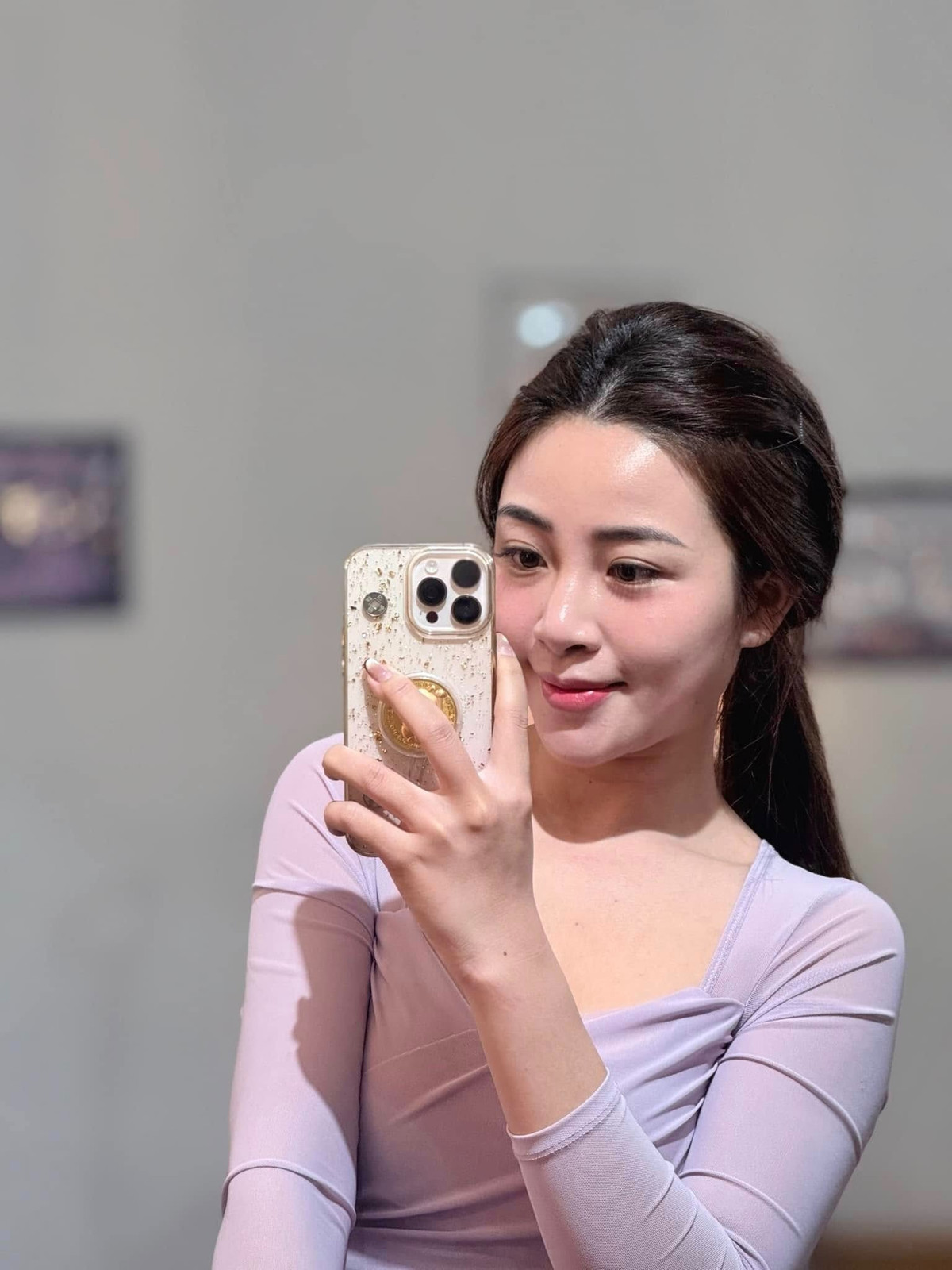 Võ Nhật Linh không chỉ sở hữu ngoại hình xinh đẹp, mà hiện tại của cô nàng còn mang phong thái của một bà chủ, một người phụ nữ thành đạt