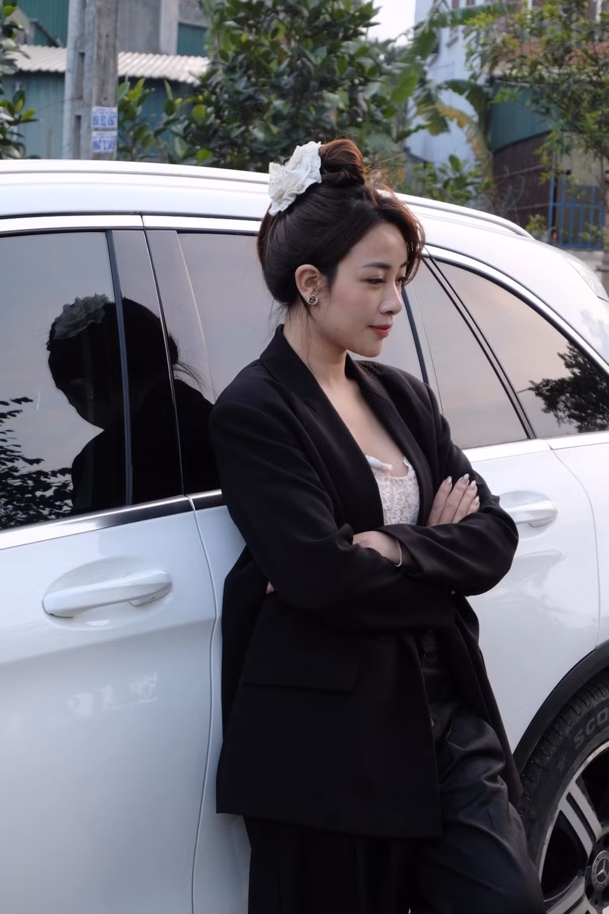 Từng là một cô giáo mầm non ở thời điểm hẹn hò Phan Văn Đức, khi về chung một nhà, Nhật Linh nhanh chóng sinh cho Văn Đức 2 nhóc tỳ dễ thương, cô nàng cũng chuyển sang công việc kinh doanh khách sạn, quán ăn và cả tiệm hoa gây chú ý.