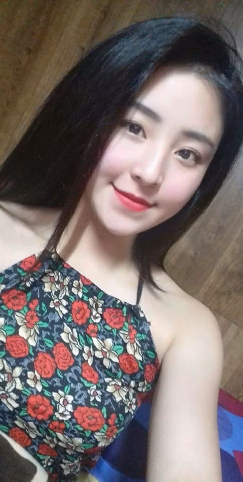 Tuy nhiên, thay vì dấn thân vào showbiz, Bảo Chi lựa chọn cuộc sống bình thường với nghề kinh doanh đồ ăn vặt quen thuộc.